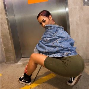 Meet your Posher, Monique